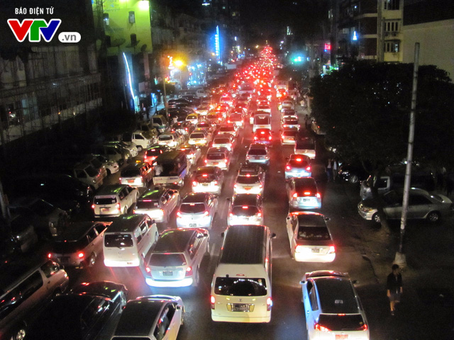 Cảnh giao thông tại Yangon (Myanmar) sau 10 năm cấm xe máy - Ảnh 5. Cảnh giao thông tại Yangon (Myanmar) sau 10 năm cấm xe máy - Ảnh 5.