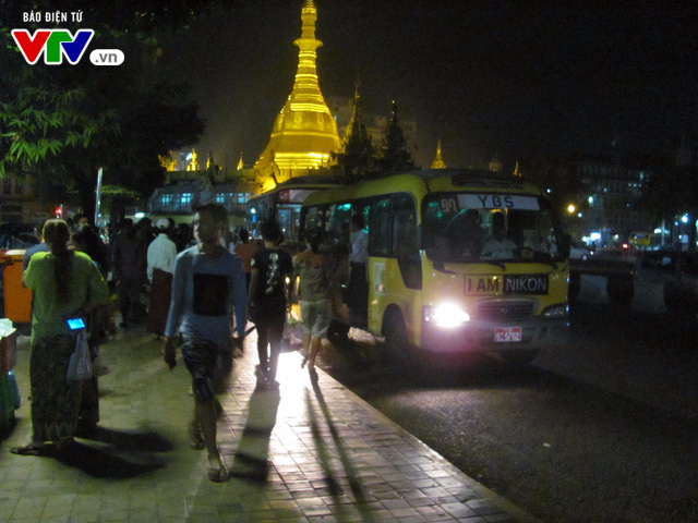 Cảnh giao thông tại Yangon (Myanmar) sau 10 năm cấm xe máy - Ảnh 7. Cảnh giao thông tại Yangon (Myanmar) sau 10 năm cấm xe máy - Ảnh 7.