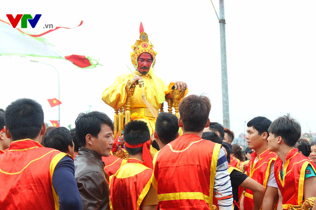 Kiệu vua, chúa nghiêng ngả trong lễ rước độc nhất vô nhị tại Hà Nội - Ảnh 15.