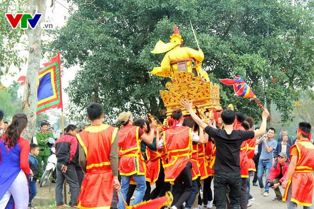 Kiệu vua, chúa nghiêng ngả trong lễ rước độc nhất vô nhị tại Hà Nội - Ảnh 10.