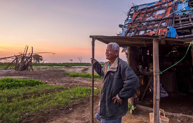 Chuyện lão nông 76 tuổi kiên cường và yêu đời qua góc máy bạn trẻ - Ảnh 6. Chuyện lão nông 76 tuổi kiên cường và yêu đời qua góc máy bạn trẻ - Ảnh 6.