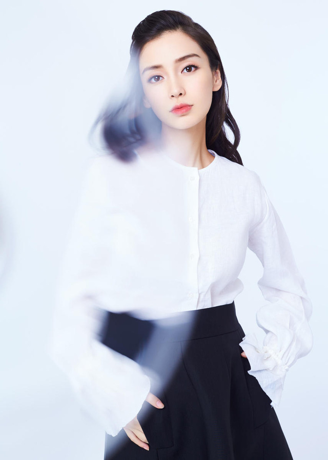 Bà mẹ trẻ Angelababy đẹp không tì vết trong ngày tái xuất - Ảnh 4. Bà mẹ trẻ Angelababy đẹp không tì vết trong ngày tái xuất - Ảnh 4.