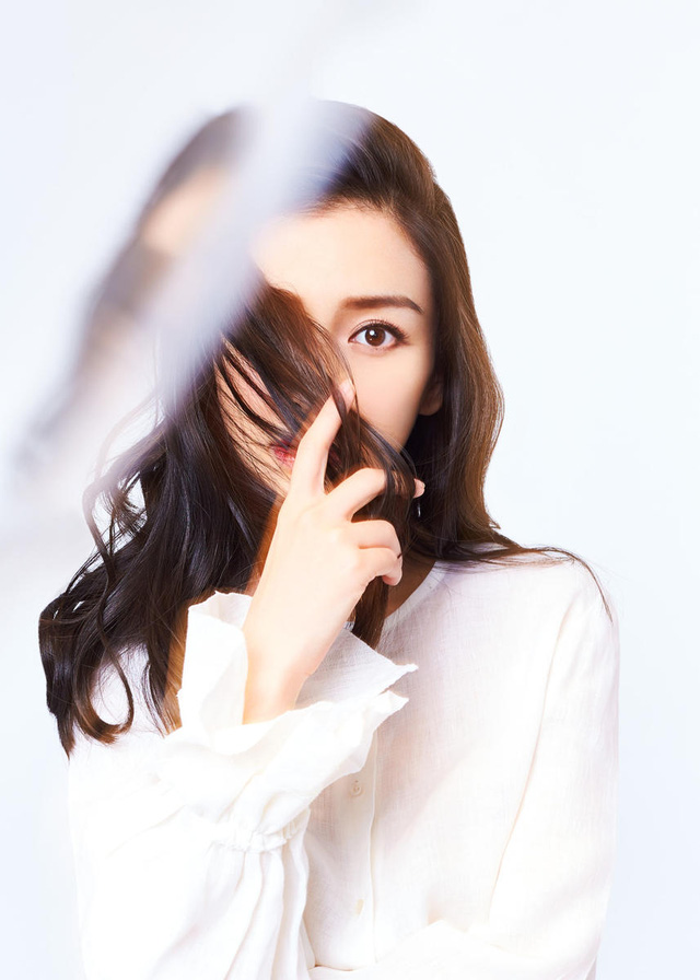 Bà mẹ trẻ Angelababy đẹp không tì vết trong ngày tái xuất - Ảnh 6. Bà mẹ trẻ Angelababy đẹp không tì vết trong ngày tái xuất - Ảnh 6.