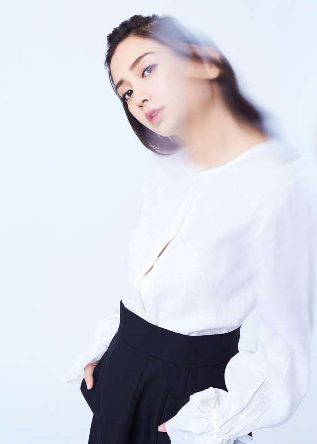 Bà mẹ trẻ Angelababy đẹp không tì vết trong ngày tái xuất - Ảnh 16. Bà mẹ trẻ Angelababy đẹp không tì vết trong ngày tái xuất - Ảnh 16.
