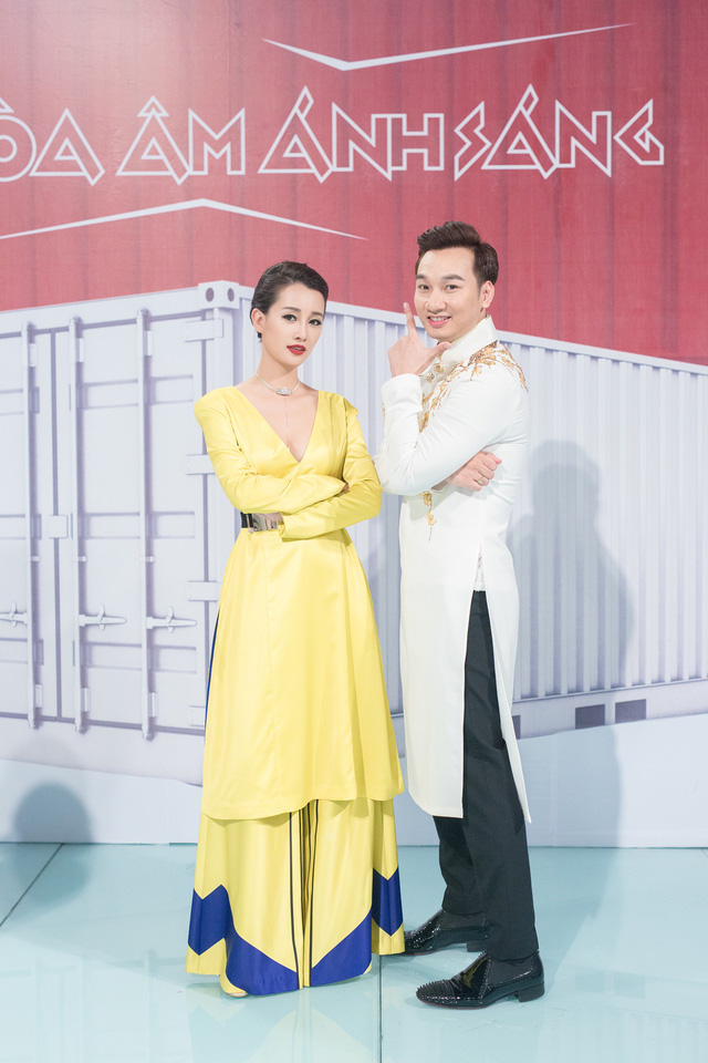Quỳnh Chi của Thể thao 24/7 lột xác quyến rũ khi dẫn The Remix - Ảnh 12. Quỳnh Chi của Thể thao 24/7 lột xác quyến rũ khi dẫn The Remix - Ảnh 12.