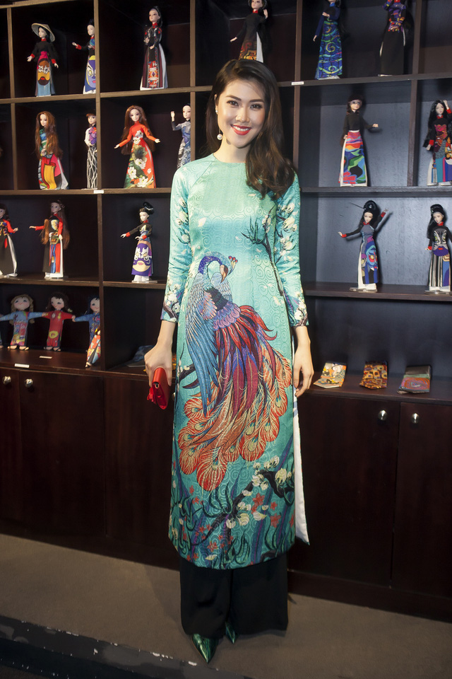 Á hậu Lệ Hằng, Diễm Hương kín đáo với áo dài xưa - Ảnh 2. Á hậu Lệ Hằng, Diễm Hương kín đáo với áo dài xưa - Ảnh 2.