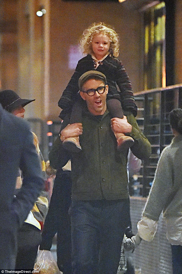 Mỹ nh&acirc;n gợi t&igrave;nh nước Mỹ hạnh ph&uacute;c b&ecirc;n chồng con - Ảnh 4.