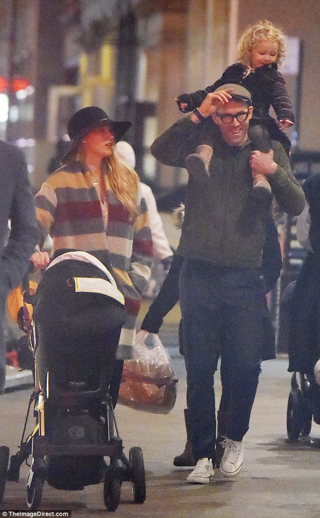 Mỹ nh&acirc;n gợi t&igrave;nh nước Mỹ hạnh ph&uacute;c b&ecirc;n chồng con - Ảnh 8.