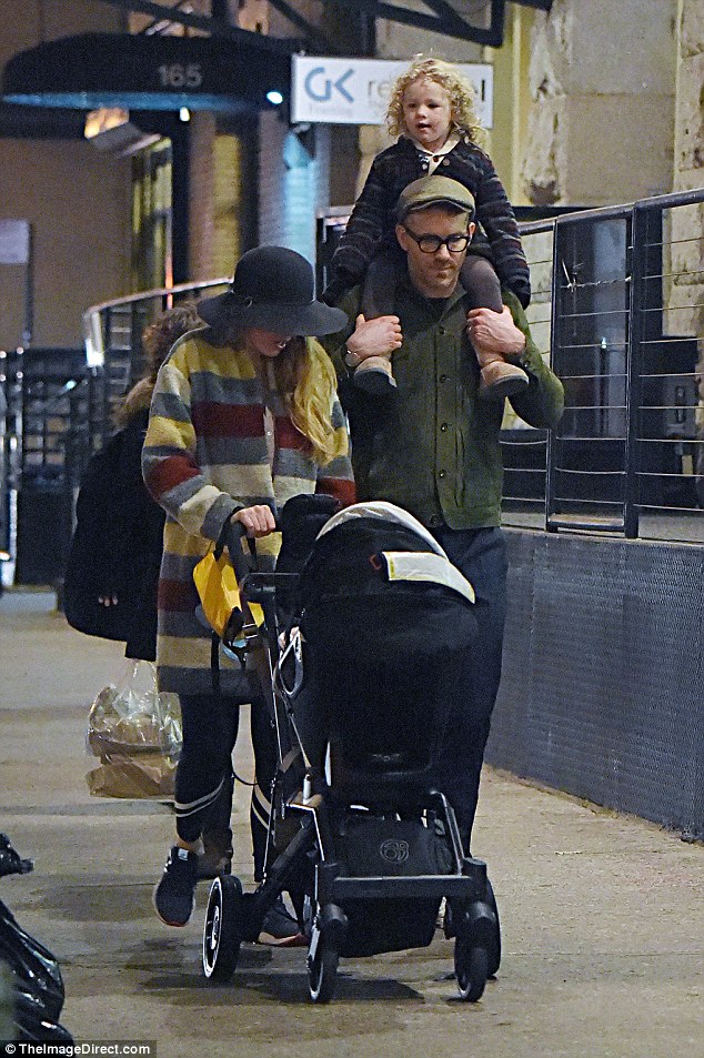 Mỹ nh&acirc;n gợi t&igrave;nh nước Mỹ hạnh ph&uacute;c b&ecirc;n chồng con - Ảnh 10.