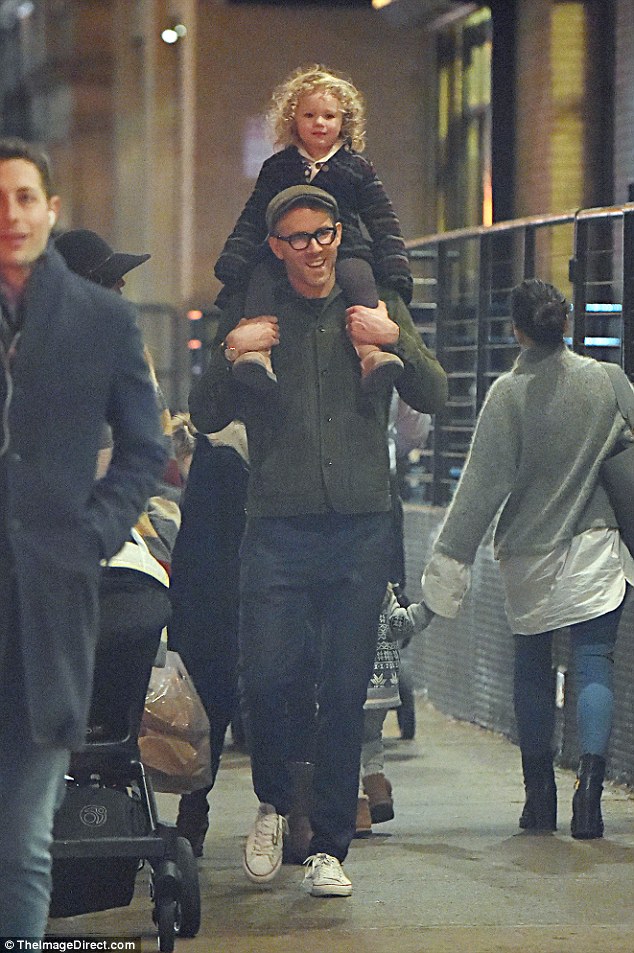 Mỹ nh&acirc;n gợi t&igrave;nh nước Mỹ hạnh ph&uacute;c b&ecirc;n chồng con - Ảnh 14.