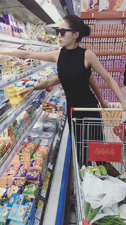 Hoa hậu Kỳ Duy&ecirc;n v&agrave;o bếp, Hồ Ngọc H&agrave; vi vu trời T&acirc;y - Ảnh 2.