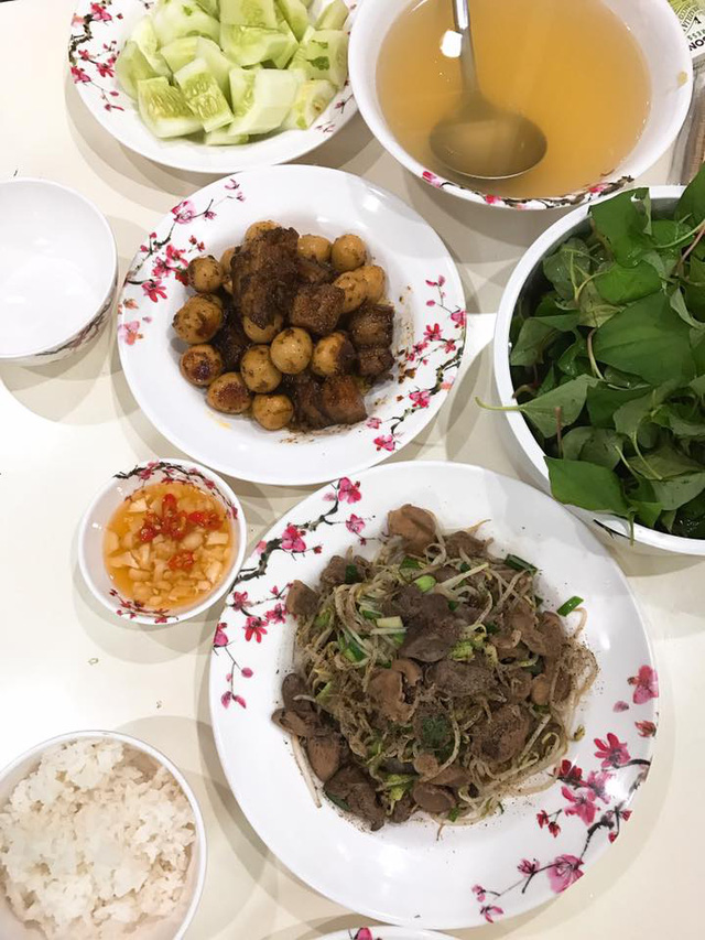 Hoa hậu Kỳ Duy&ecirc;n v&agrave;o bếp, Hồ Ngọc H&agrave; vi vu trời T&acirc;y - Ảnh 4.