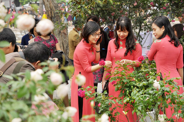 Lễ hội hoa hồng lộn xộn, người d&acirc;n đ&ograve;i trả v&eacute;: BTC l&ecirc;n tiếng xin lỗi - Ảnh 4.