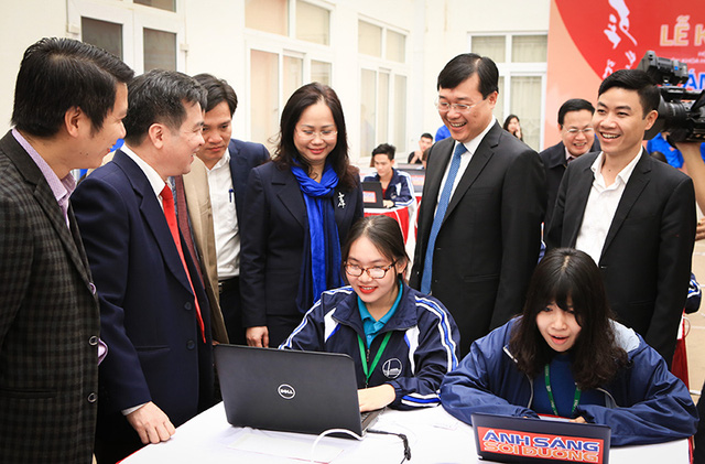 Khai mạc Hội thi “Ánh sáng soi đường” dành cho sinh viên - Ảnh 4. Khai mạc Hội thi “Ánh sáng soi đường” dành cho sinh viên - Ảnh 4.