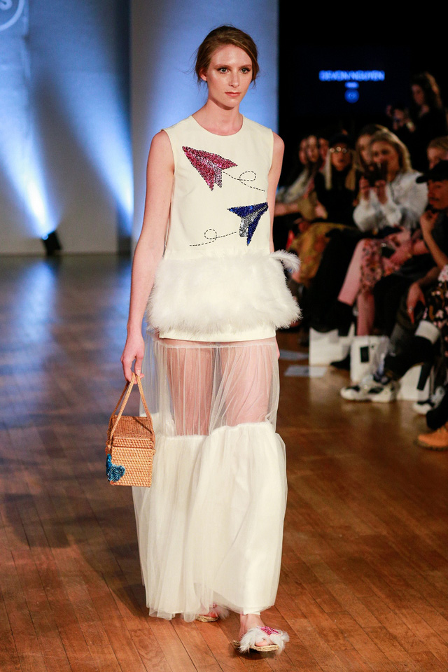 Túi mây cùng nhà thiết kế Việt lên sàn diễn Tuần lễ thời trang Paris - Ảnh 6. Túi mây cùng nhà thiết kế Việt lên sàn diễn Tuần lễ thời trang Paris - Ảnh 6.