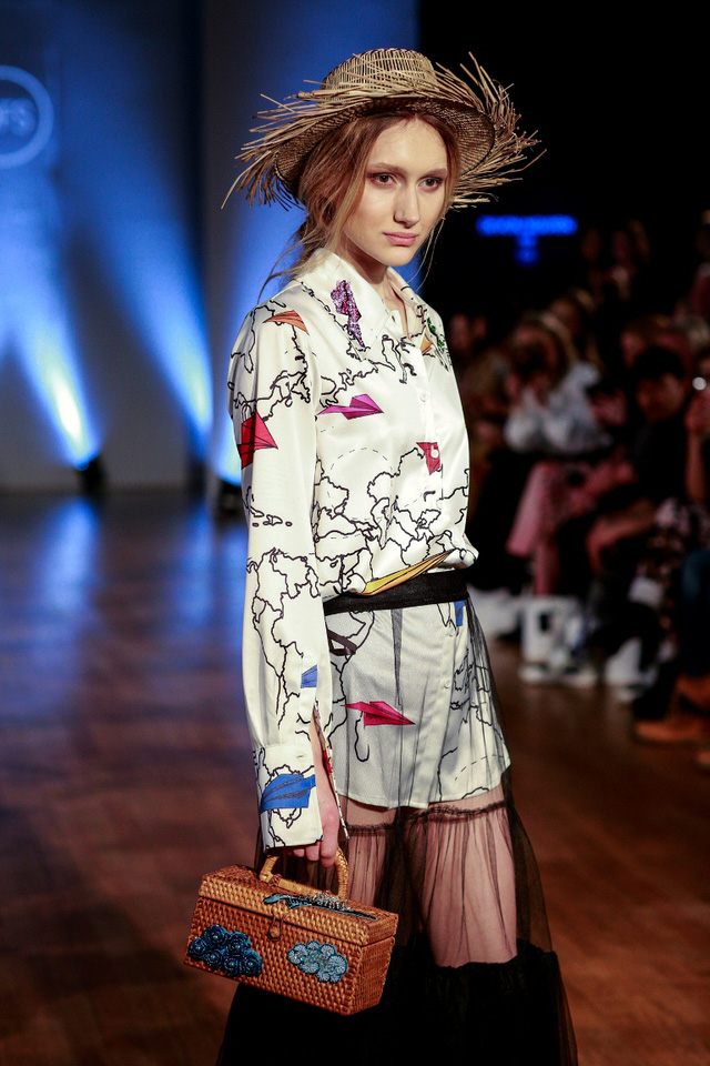 Túi mây cùng nhà thiết kế Việt lên sàn diễn Tuần lễ thời trang Paris - Ảnh 14. Túi mây cùng nhà thiết kế Việt lên sàn diễn Tuần lễ thời trang Paris - Ảnh 14.