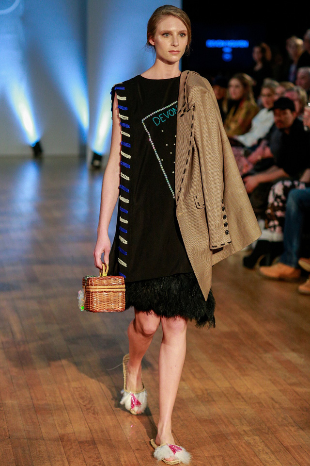 Túi mây cùng nhà thiết kế Việt lên sàn diễn Tuần lễ thời trang Paris - Ảnh 26. Túi mây cùng nhà thiết kế Việt lên sàn diễn Tuần lễ thời trang Paris - Ảnh 26.