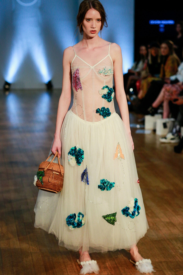 Túi mây cùng nhà thiết kế Việt lên sàn diễn Tuần lễ thời trang Paris - Ảnh 30. Túi mây cùng nhà thiết kế Việt lên sàn diễn Tuần lễ thời trang Paris - Ảnh 30.