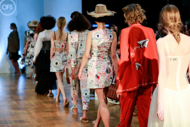 Túi mây cùng nhà thiết kế Việt lên sàn diễn Tuần lễ thời trang Paris - Ảnh 32. Túi mây cùng nhà thiết kế Việt lên sàn diễn Tuần lễ thời trang Paris - Ảnh 32.