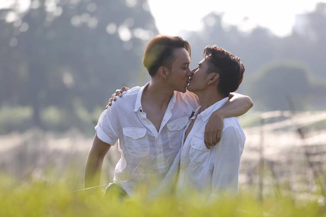 Hai hot boy của Vũ Ngọc Đãng gây “sốc” với nụ hôn đồng tính - Ảnh 2.
