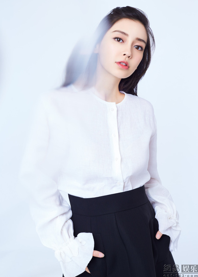 Lộ ảnh Angelababy thời đen nhẻm, mặt vuông vức - Ảnh 4. Lộ ảnh Angelababy thời đen nhẻm, mặt vuông vức - Ảnh 4.