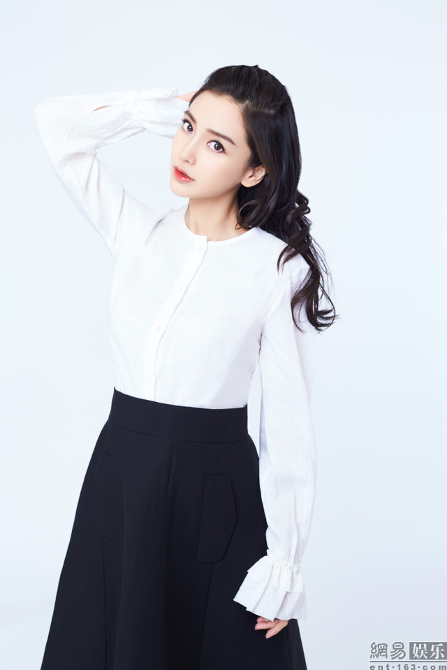 Lộ ảnh Angelababy thời đen nhẻm, mặt vuông vức - Ảnh 12. Lộ ảnh Angelababy thời đen nhẻm, mặt vuông vức - Ảnh 12.