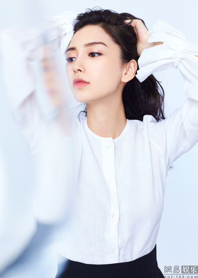 Lộ ảnh Angelababy thời đen nhẻm, mặt vuông vức - Ảnh 14. Lộ ảnh Angelababy thời đen nhẻm, mặt vuông vức - Ảnh 14.