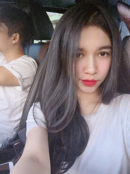 Tò mò về hai cô gái xinh đẹp được tặng 1000 bông hồng 8/3 - Ảnh 16. Tò mò về hai cô gái xinh đẹp được tặng 1000 bông hồng 8/3 - Ảnh 16.