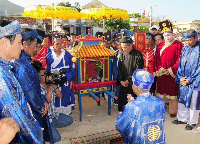 B&igrave;nh Định: Độc đ&aacute;o lễ hội cầu ngư của ngư d&acirc;n v&ugrave;ng biển Nhơn Hải - Ảnh 6.