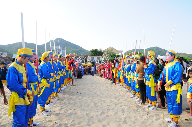 B&igrave;nh Định: Độc đ&aacute;o lễ hội cầu ngư của ngư d&acirc;n v&ugrave;ng biển Nhơn Hải - Ảnh 8.