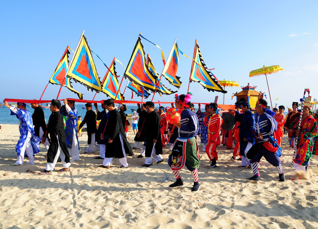 B&igrave;nh Định: Độc đ&aacute;o lễ hội cầu ngư của ngư d&acirc;n v&ugrave;ng biển Nhơn Hải - Ảnh 10.