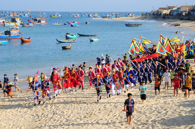 B&igrave;nh Định: Độc đ&aacute;o lễ hội cầu ngư của ngư d&acirc;n v&ugrave;ng biển Nhơn Hải - Ảnh 14.