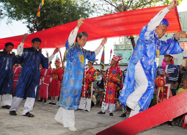 B&igrave;nh Định: Độc đ&aacute;o lễ hội cầu ngư của ngư d&acirc;n v&ugrave;ng biển Nhơn Hải - Ảnh 16.