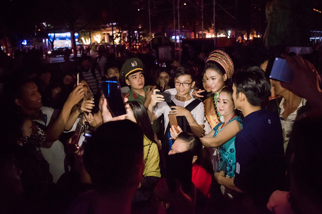 Ngọc Hân, Huyền My, Ngọc Vân bị “bao vây” ở Tây Nguyên - Ảnh 18. Ngọc Hân, Huyền My, Ngọc Vân bị “bao vây” ở Tây Nguyên - Ảnh 18.