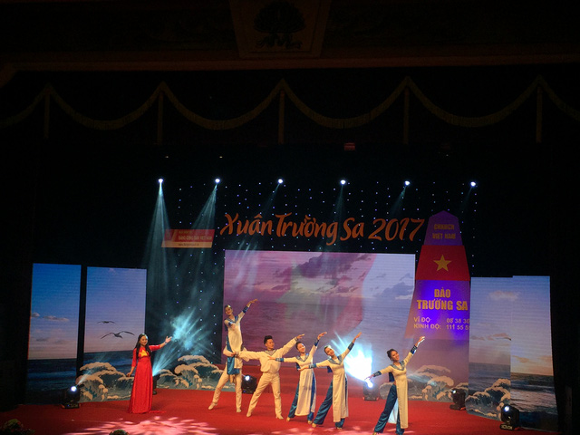 Ca sĩ Anh Thơ, NSƯT Khánh Hoà giàu xúc cảm với “Xuân Trường Sa” - Ảnh 2. Ca sĩ Anh Thơ, NSƯT Khánh Hoà giàu xúc cảm với “Xuân Trường Sa” - Ảnh 2.