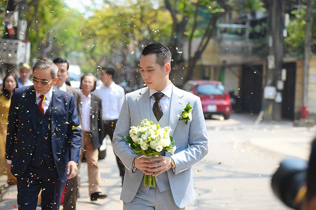 Hot girl fan MU T&uacute; Linh hạnh ph&uacute;c rạng ngời ng&agrave;y l&ecirc;n xe hoa - Ảnh 10.