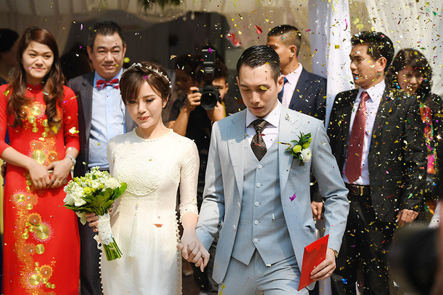 Hot girl fan MU T&uacute; Linh hạnh ph&uacute;c rạng ngời ng&agrave;y l&ecirc;n xe hoa - Ảnh 24.