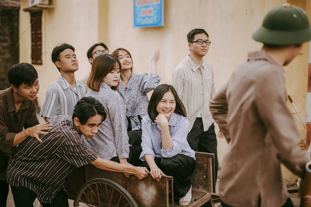 Bộ ảnh kỷ yếu như thời bao cấp của sinh viên Hà Nội gây sốt mạng - Ảnh 12. Bộ ảnh kỷ yếu như thời bao cấp của sinh viên Hà Nội gây sốt mạng - Ảnh 12.