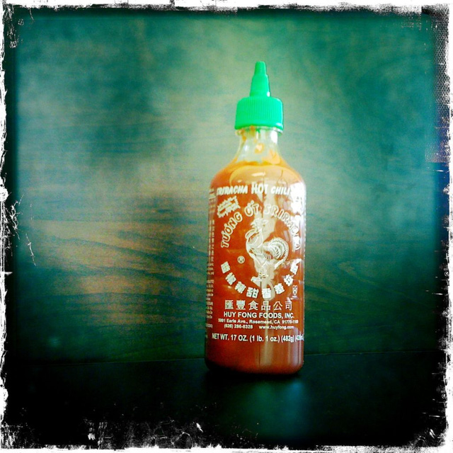 B&aacute;o Mỹ viết về cuộc h&agrave;nh tr&igrave;nh mới của &ldquo;tương ớt huyền thoại&rdquo; Sriracha - Ảnh 2.