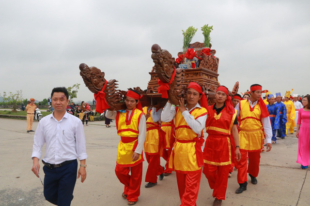 Độc đáo nghi lễ rước nước dâng tiến vua Đinh - Ảnh 22. Độc đáo nghi lễ rước nước dâng tiến vua Đinh - Ảnh 22.