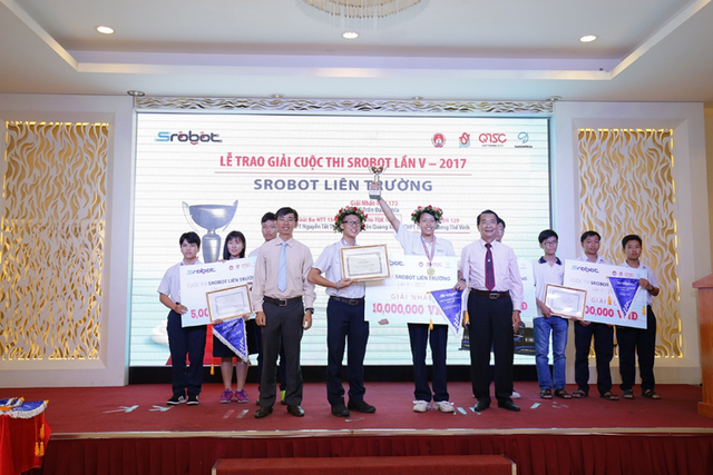 Gala Srobot: Nơi tôn vinh những tài năng công nghệ khối trung học - Ảnh 12. Gala Srobot: Nơi tôn vinh những tài năng công nghệ khối trung học - Ảnh 12.