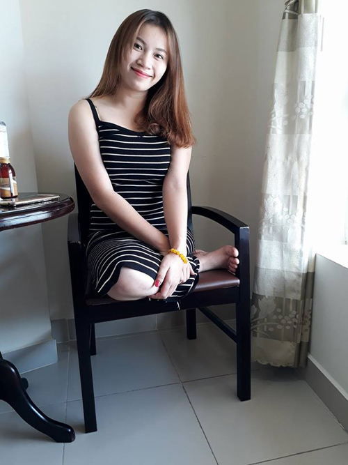 Gặp c&ocirc; g&aacute;i một ch&acirc;n xứ Thanh đang khiến d&acirc;n mạng x&ocirc;n xao - Ảnh 2.