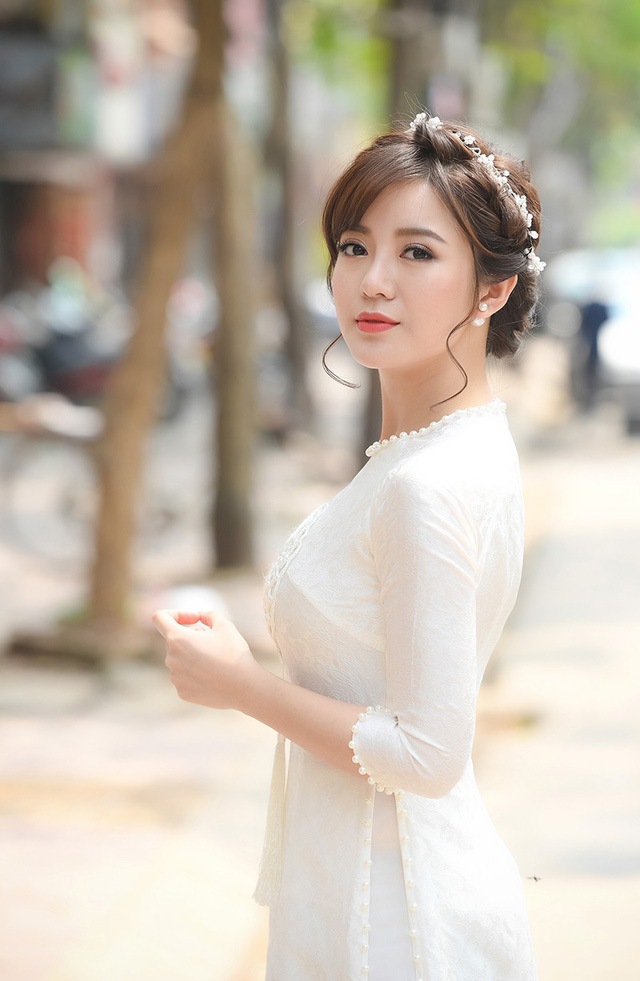 Hot girl T&uacute; Linh hứng &ldquo;gạch đ&aacute;&rdquo; v&igrave; tr&oacute;t lỡ lời tr&ecirc;n mạng - Ảnh 4.