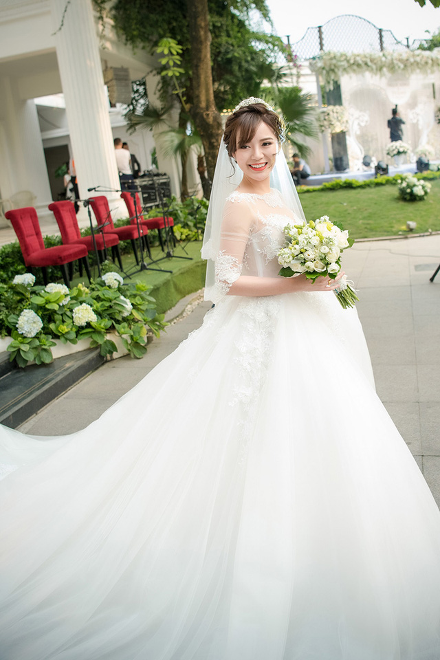 Hot girl T&uacute; Linh hứng &ldquo;gạch đ&aacute;&rdquo; v&igrave; tr&oacute;t lỡ lời tr&ecirc;n mạng - Ảnh 6.