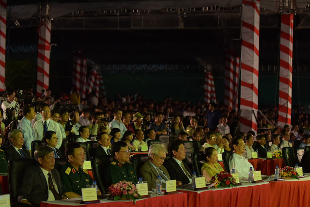 Khai mạc Festival Đờn ca tài tử lần II: Đêm tôn vinh “báu vật phương Nam” - Ảnh 2. Khai mạc Festival Đờn ca tài tử lần II: Đêm tôn vinh “báu vật phương Nam” - Ảnh 2.