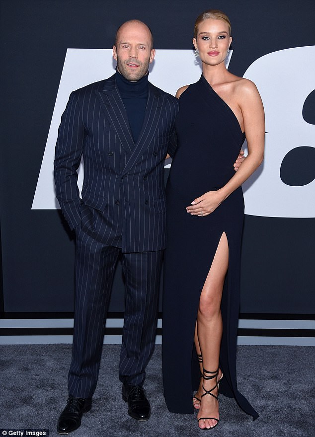 “Người vận chuyển” đưa bạn gái mang bầu dự công chiếu phim - Ảnh 12.