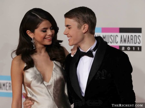 Tom Cruise từng giả vờ nhảy cẫng lên khi nói đang yêu Katie Holmes - Ảnh 3.