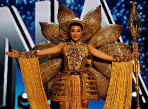18 bộ trang phục lạ lùng tại Hoa hậu Hoàn vũ 2017: Lệ Hằng nổi bật - Ảnh 13. 18 bộ trang phục lạ lùng tại Hoa hậu Hoàn vũ 2017: Lệ Hằng nổi bật - Ảnh 13.