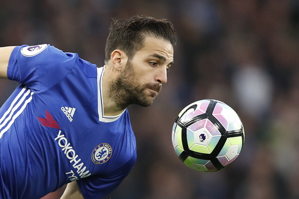 Thật đau đớn khi Fabregas sắp vô địch, còn chúng ta ngồi đây với Coquelin - Ảnh 1.