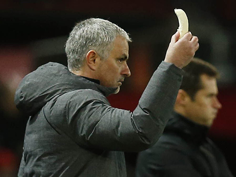 Mourinho: Cho Rojo ăn chuối trên sân chẳng có gì đáng cười cả - Ảnh 2.